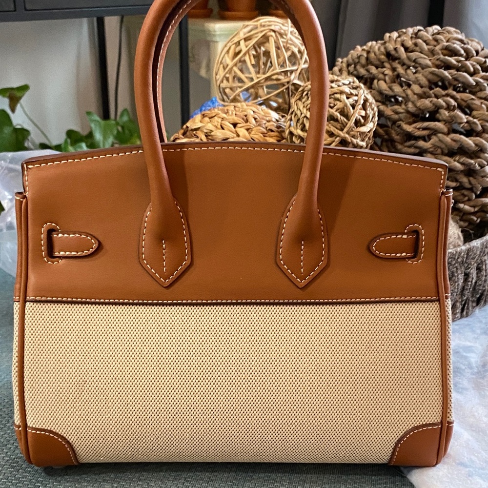 Elegant Tan and Cream Women's Handbag - Picture 3 of 7
